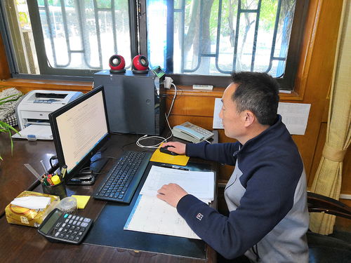 守護舌尖安全，筑牢疫情防線——飲食服務(wù)中心組織食品安全管理人員在線學(xué)習(xí)與測試紀實